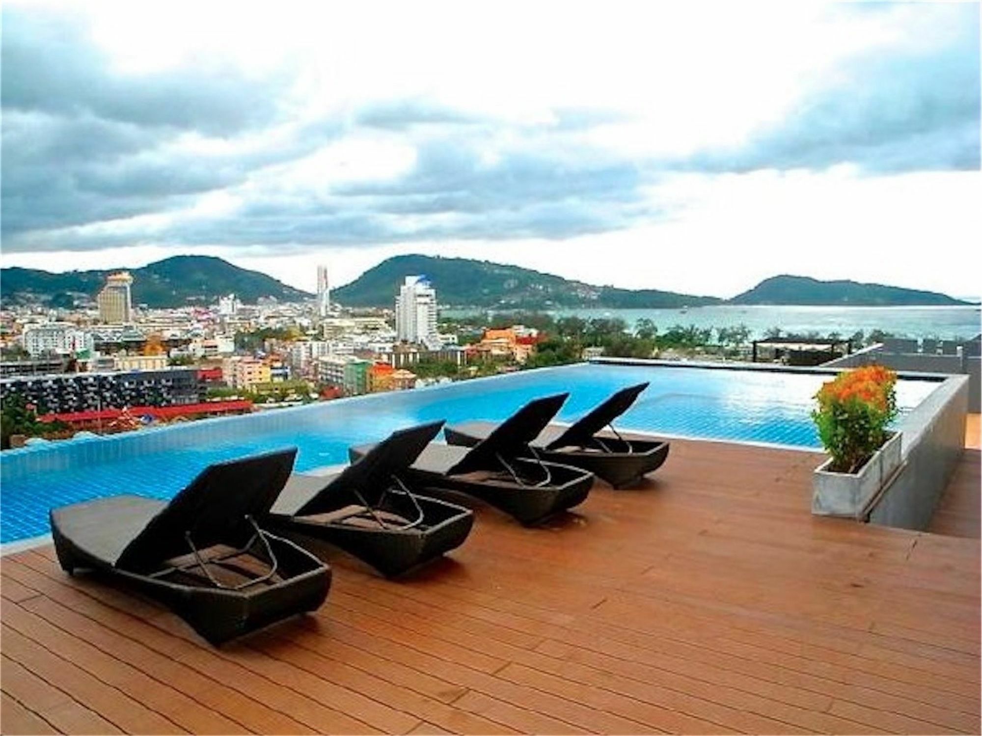 Bliss Patong 2 Bedrooms Apartment Bagian luar foto